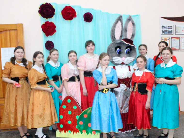 Весенний праздник. Весенний праздник.