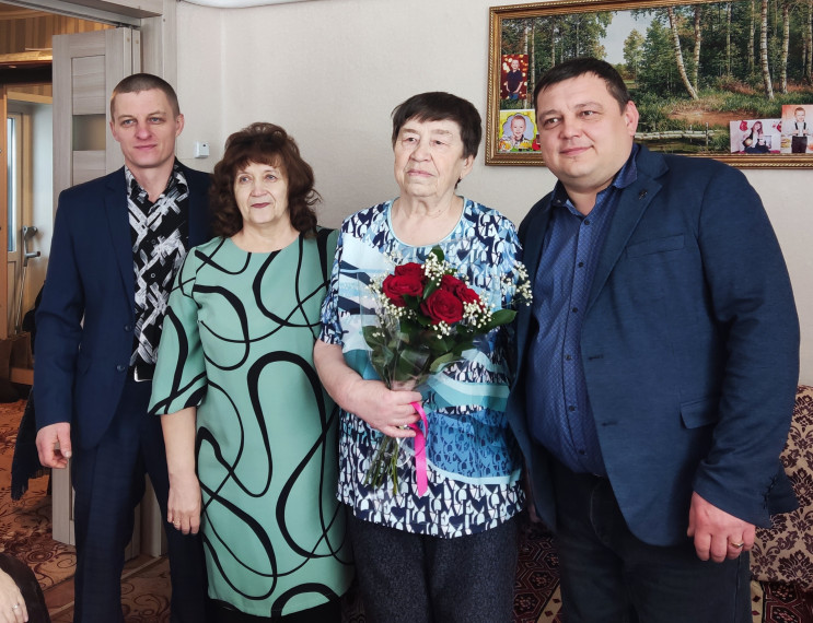 С 80-летием поздравили Почетного гражданина Немецкого национального района Антонину Федоровну Регер. С 80-летием поздравили Почетного гражданина Немецкого национального района Антонину Федоровну Регер.