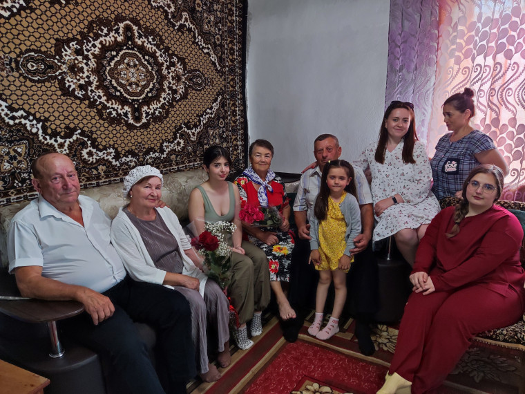 В Немецком национальном районе с 55-летием совместной жизни поздравили супругов Эленшлегер. В Немецком национальном районе с 55-летием совместной жизни поздравили супругов Эленшлегер.