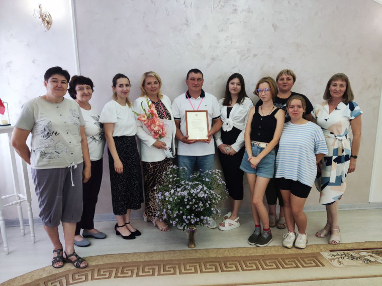 В торжественной обстановке в Немецком национальном районе поздравили с жемчужной свадьбой супругов Лымаревых. В торжественной обстановке в Немецком национальном районе поздравили с жемчужной свадьбой супругов Лымаревых.