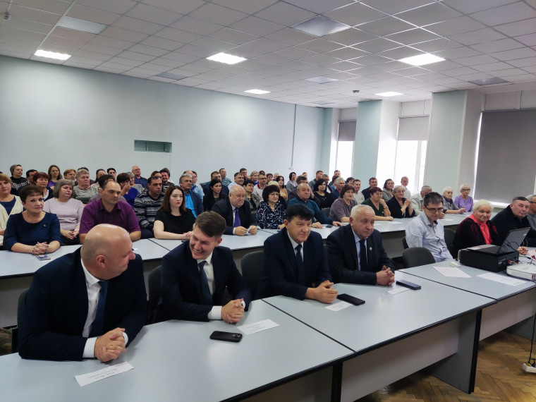 Депутаты разных созывов были приглашены на торжественную сессию, посвященную 85-летию представительной власти в Алтайском крае, которая состоялась 29 ноября в администрации Немецкого национального района.. Депутаты разных созывов были приглашены на торжественную сессию, посвященную 85-летию представительной власти в Алтайском крае, которая состоялась 29 ноября в администрации Немецкого национального района..