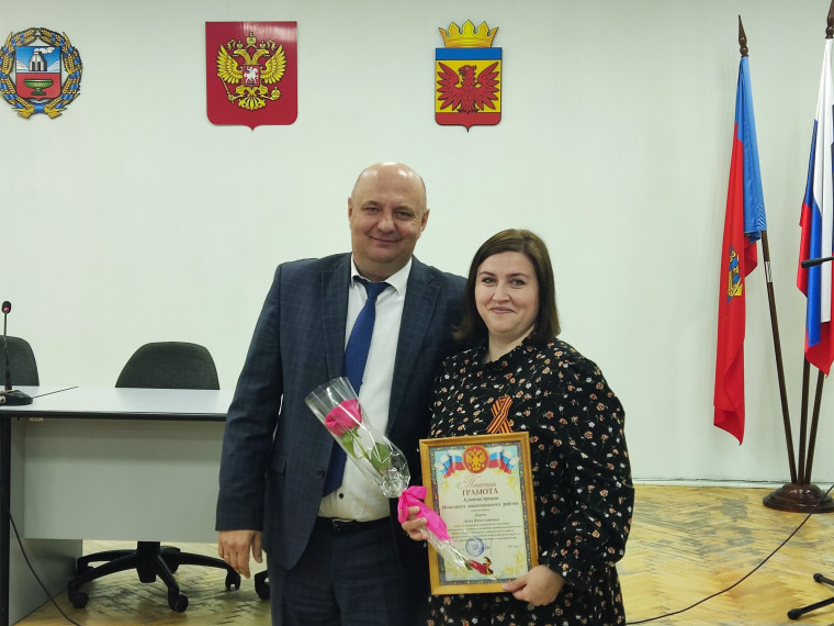 В Немецком национальном районе с профессиональным праздником поздравили муниципальных служащих. В Немецком национальном районе с профессиональным праздником поздравили муниципальных служащих.